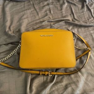 Used micheal kors purse